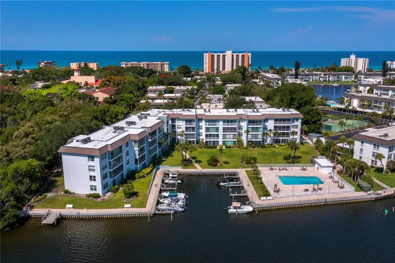 600 Sutton Pl #104b, FL