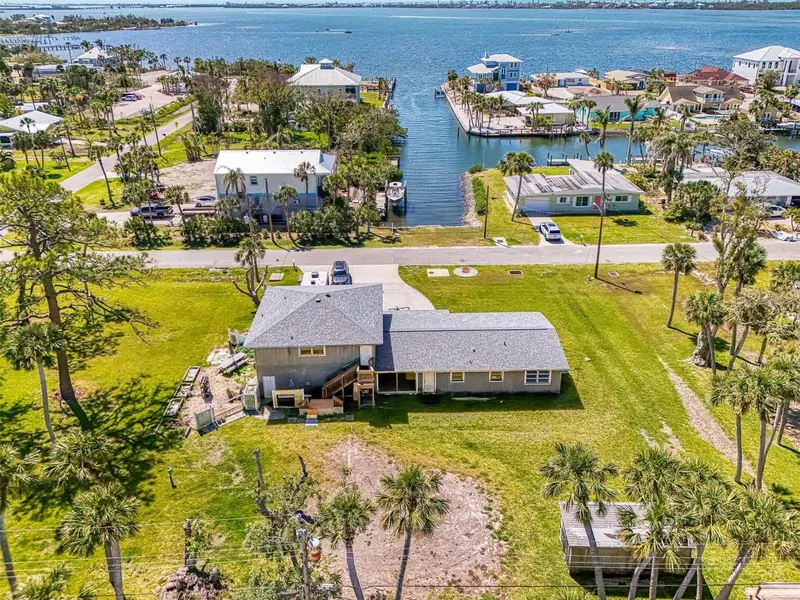 698 & West Perry W Perry St, FL