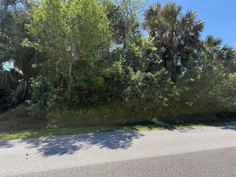 25 Cherokee Ct W, FL