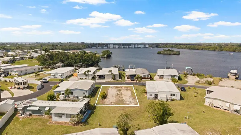 362 Shoreland Dr, FL