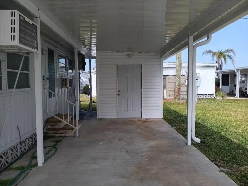 818 Bogie St, FL
