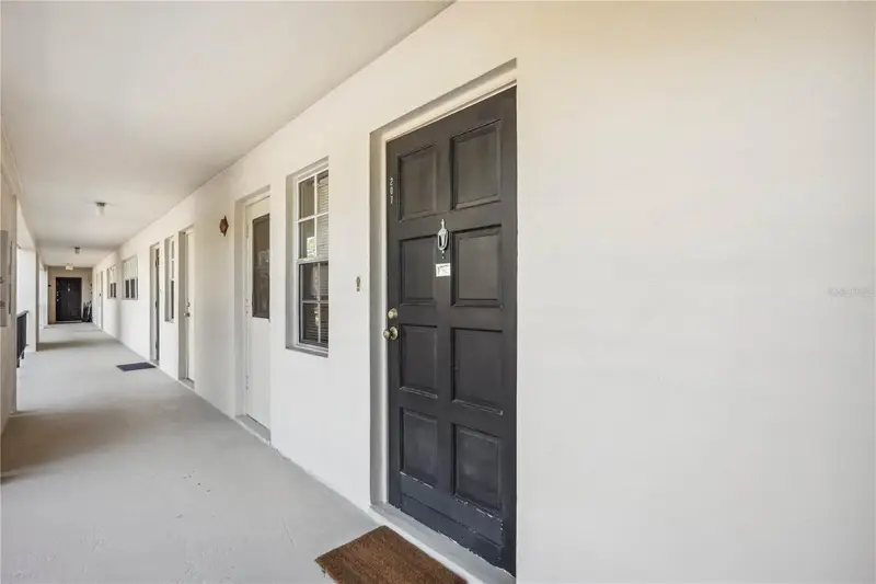 7461 W Country Club Dr N #207, FL