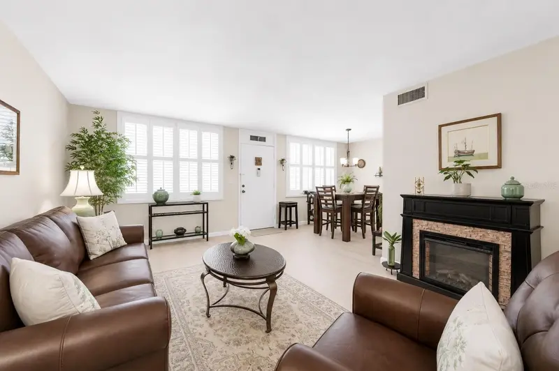 4720 Locust St Ne #206, FL