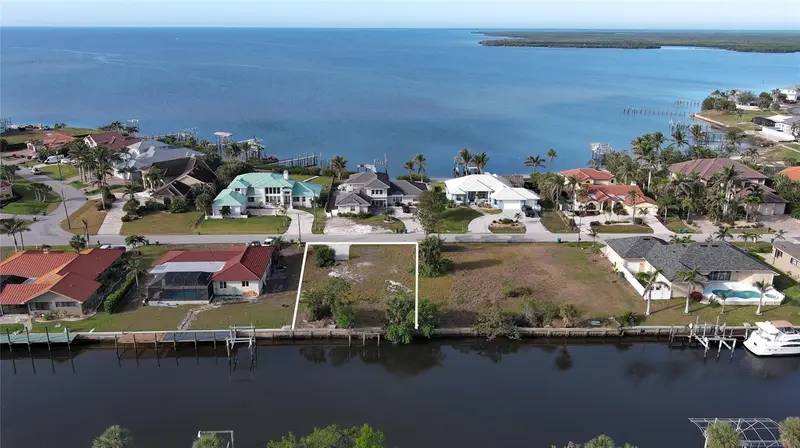 114 Graham St Se, FL