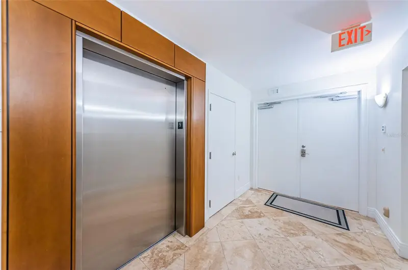 1350 Gulf Blvd #502, FL