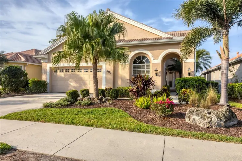 5223 Pine Shadow Ln, FL