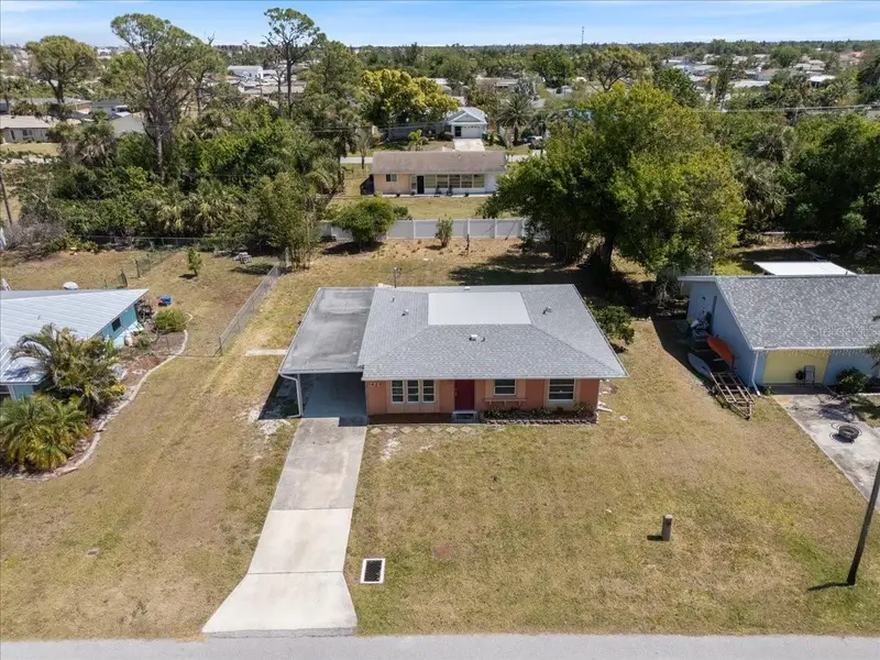 425 Skylark Ln Nw, FL
