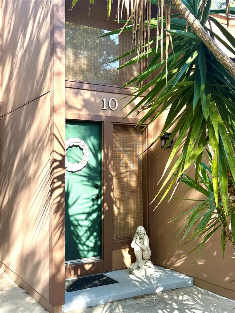 10 Oakmont Ct #10, FL
