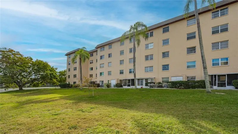 3845 Lake Bayshore Dr #F103, FL