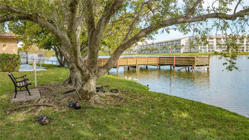 3845 Lake Bayshore Dr #F103, FL