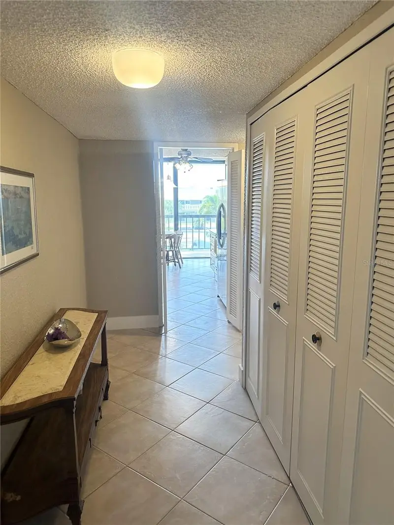 400 Island Way #206, FL