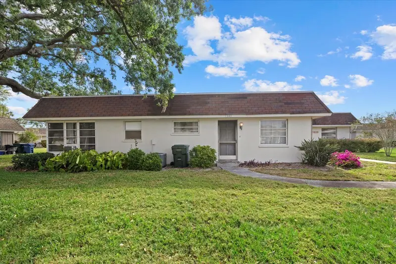 1343 Glendale Cir W #216, FL