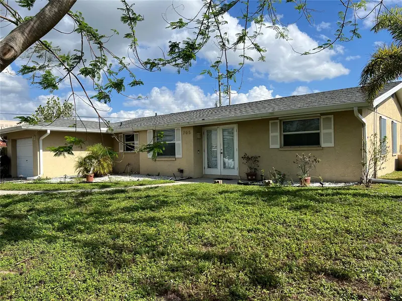 705 Crestview Cir Nw, FL