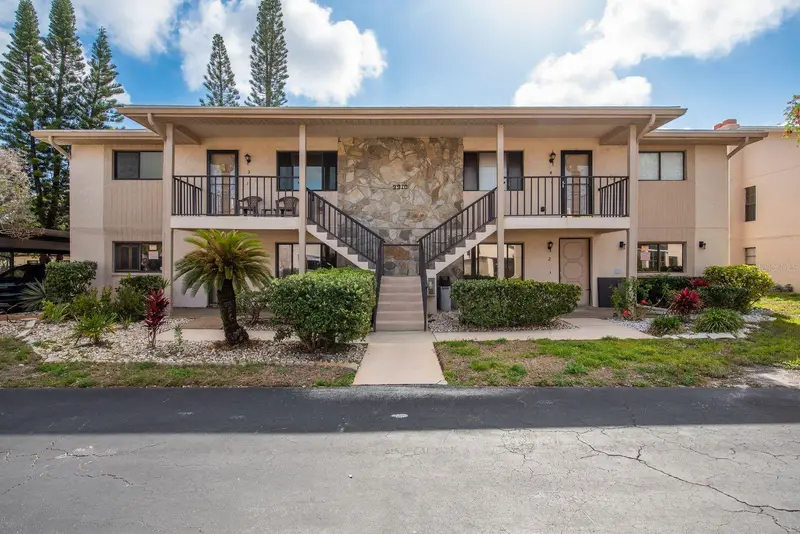 9910 Eagles Point Cir #3, FL