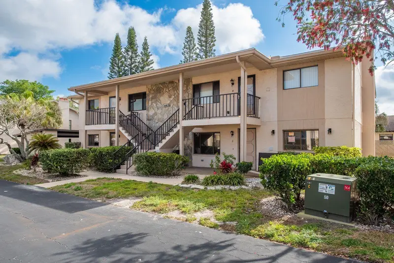 9910 Eagles Point Cir #3, FL
