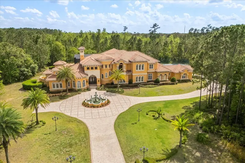 8590 Apache Trl, FL