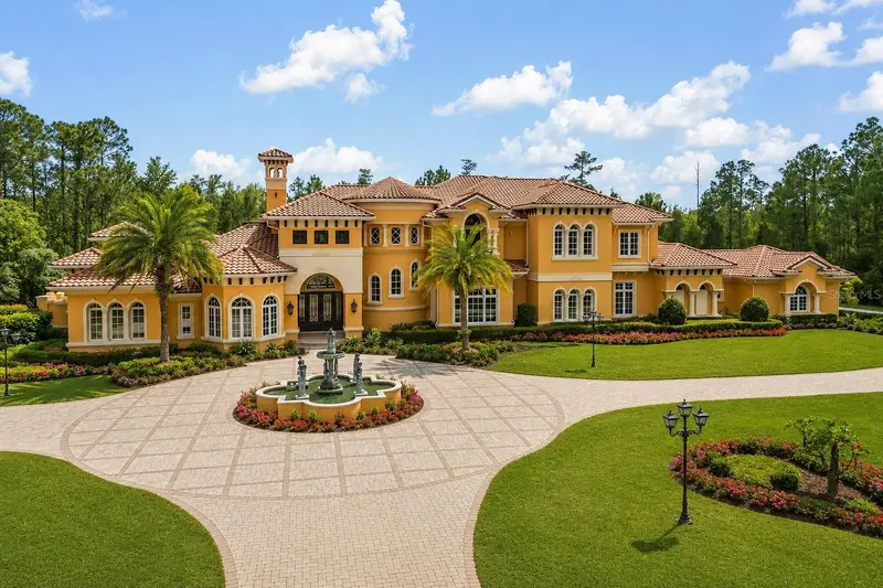 8590 Apache Trl, FL