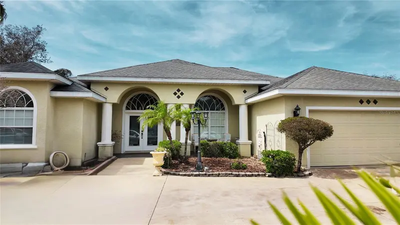 35 Frontier Dr, FL