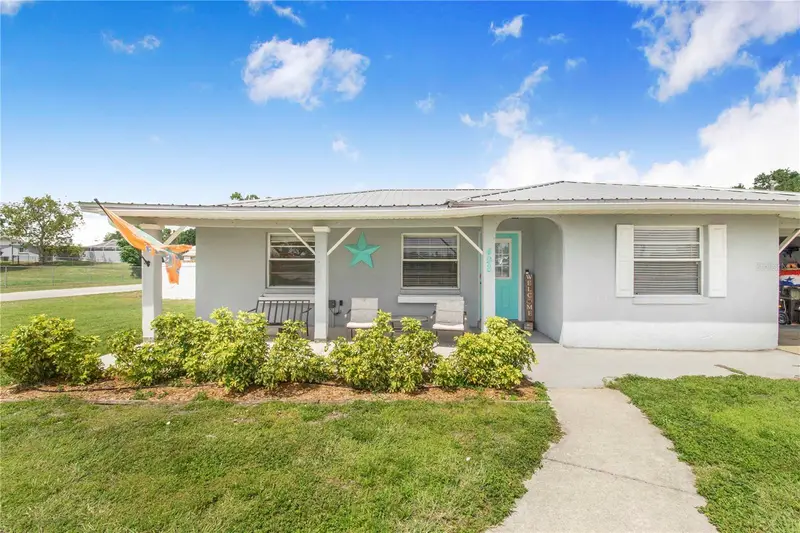 498 W 7th St, FL