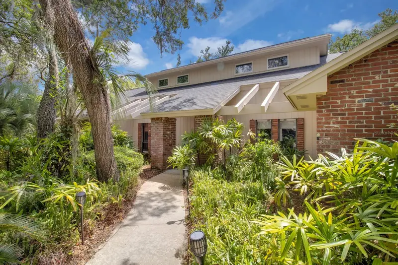 204 Green Lake Cir, FL