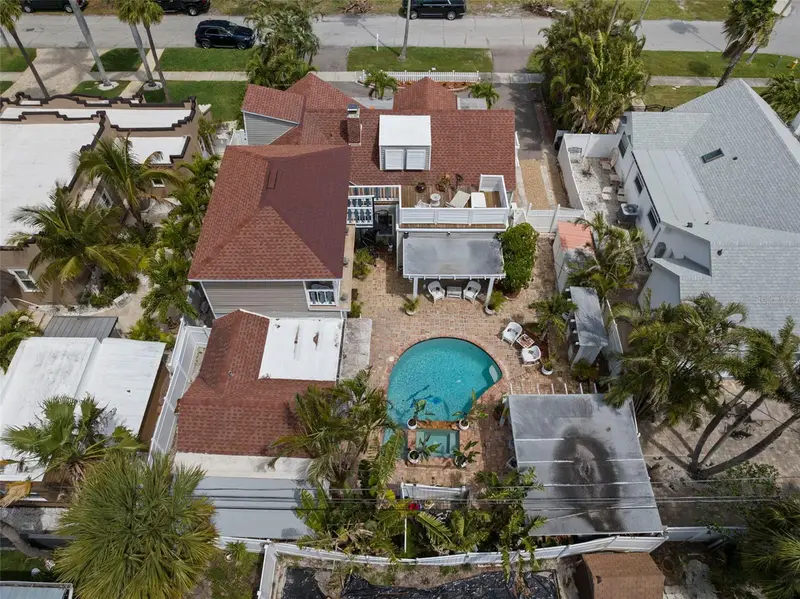 806 Narcissus Ave, FL