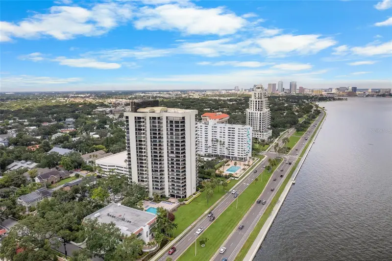 2413 Bayshore Blvd #801, FL