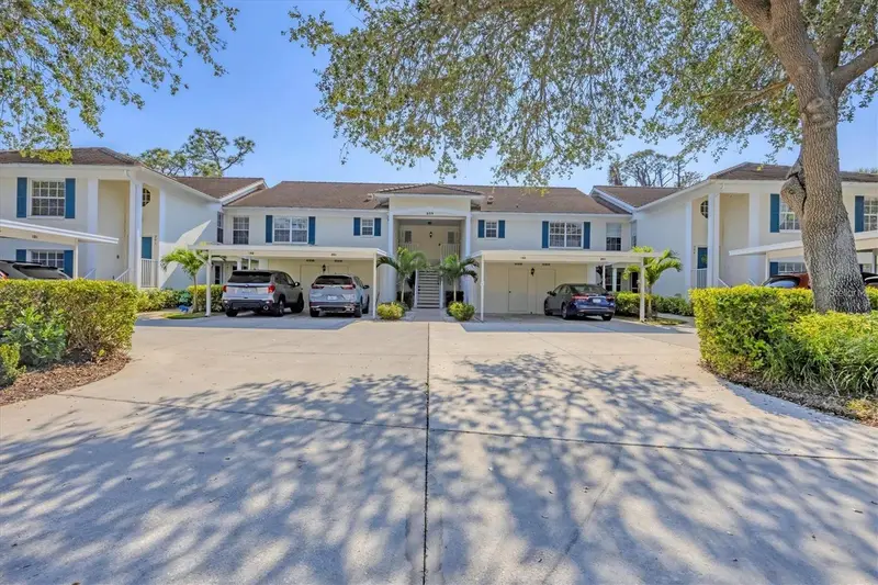 809 Montrose Dr #203, FL