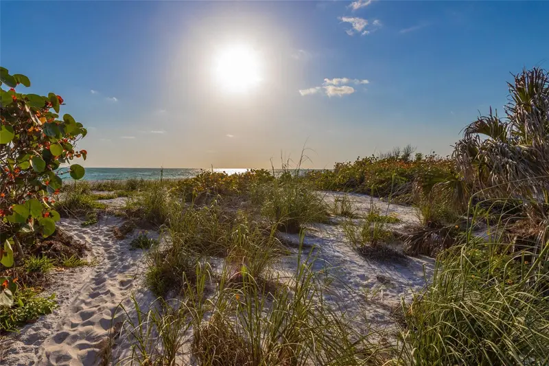 560 Gulf Bay Rd, FL