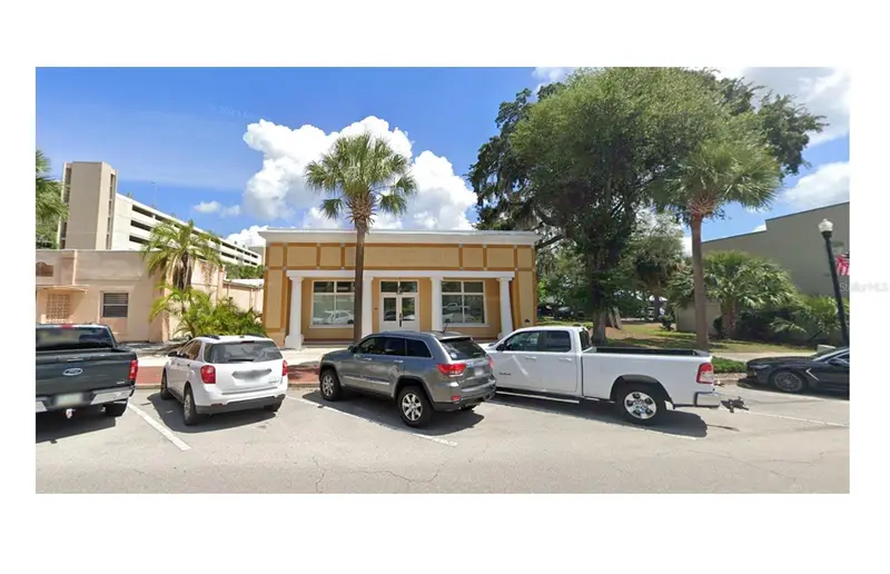 220 W Main St, FL