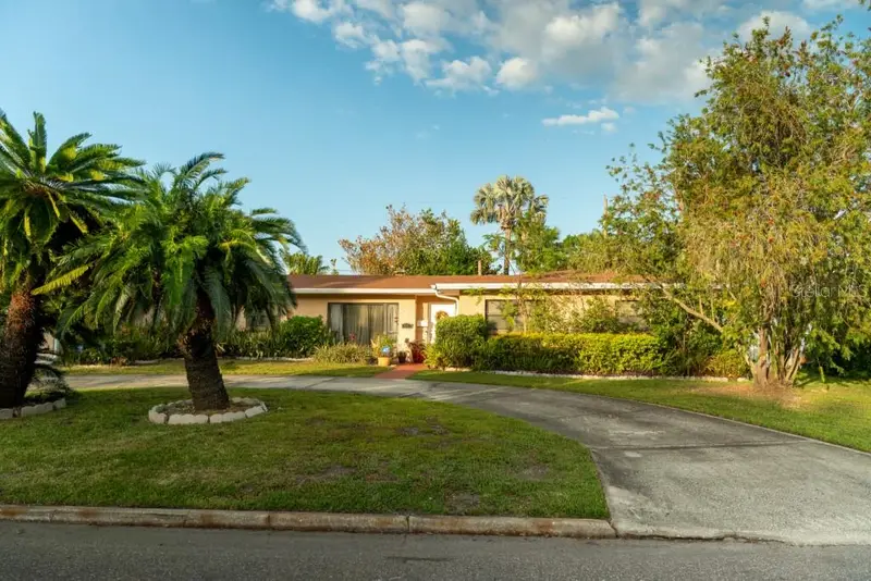 631 Luzon Ave, FL