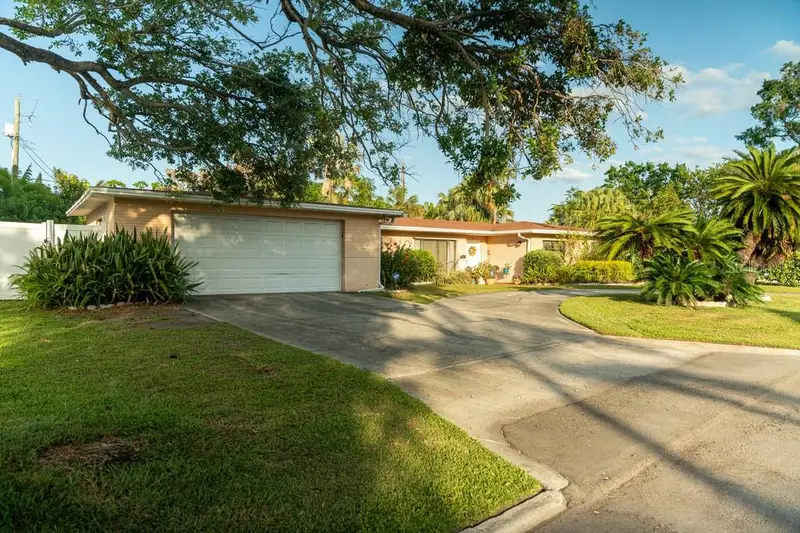631 Luzon Ave, FL