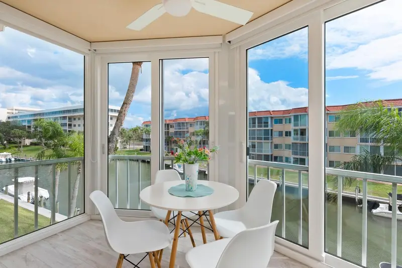 1250 N Portofino Dr #304, FL