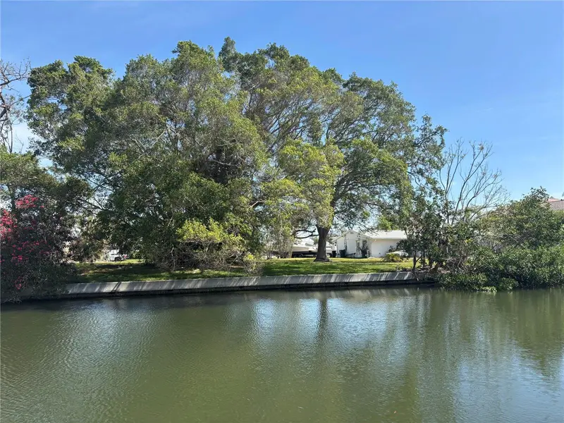 4417 Dolphin Ln, FL
