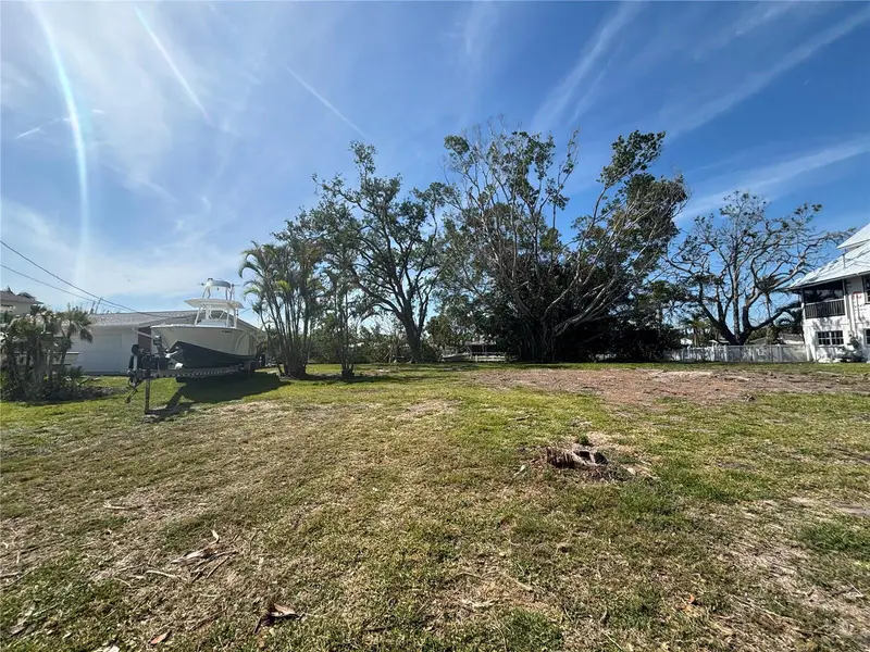 4417 Dolphin Ln, FL