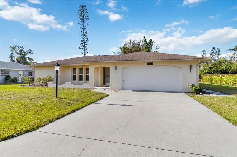 2271 Pine View Cir, FL
