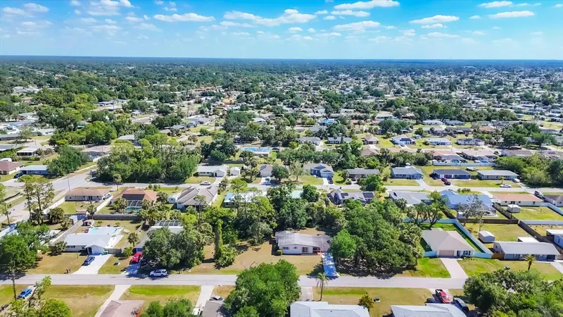 2538 Lakeshore Cir, FL