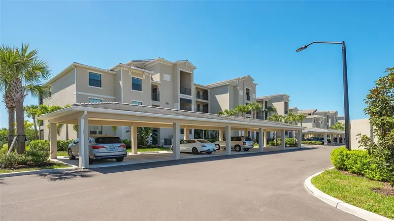 17902 Gawthrop Dr #402, FL