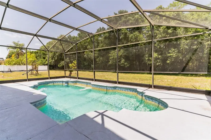 2433 Huron Cir, FL
