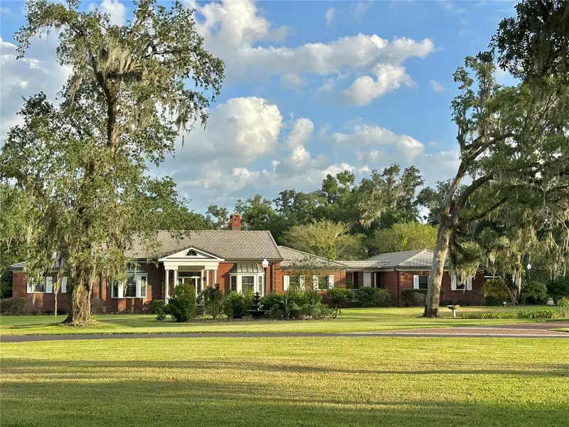 708 E Main St, FL