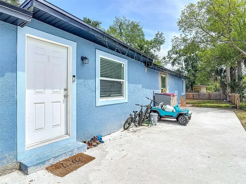 1403 W 13th Pl, FL