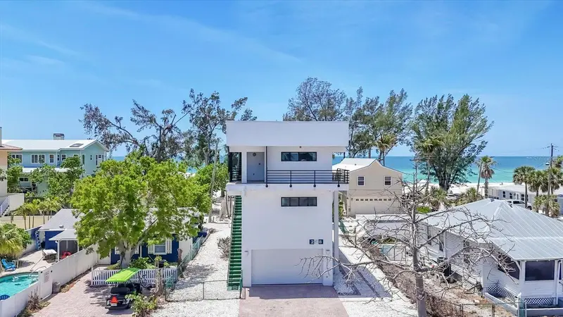2918 Avenue E, FL