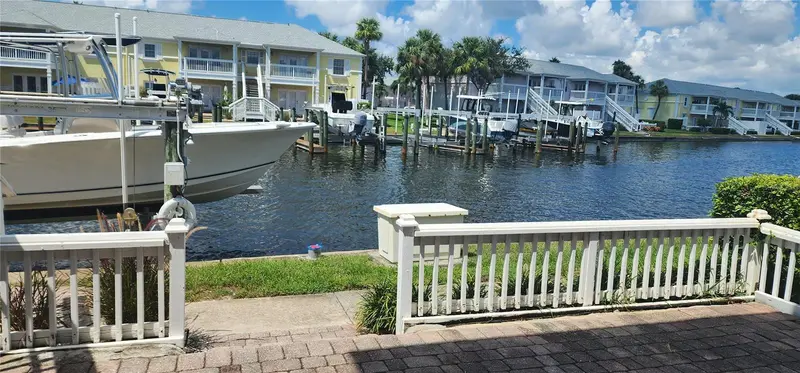 5215 Coquina Key Dr Se #B, FL