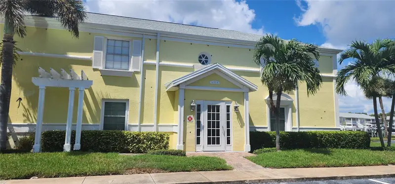 5215 Coquina Key Dr Se #B, FL