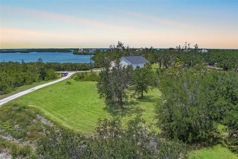 818 Bayou Point Ct, FL