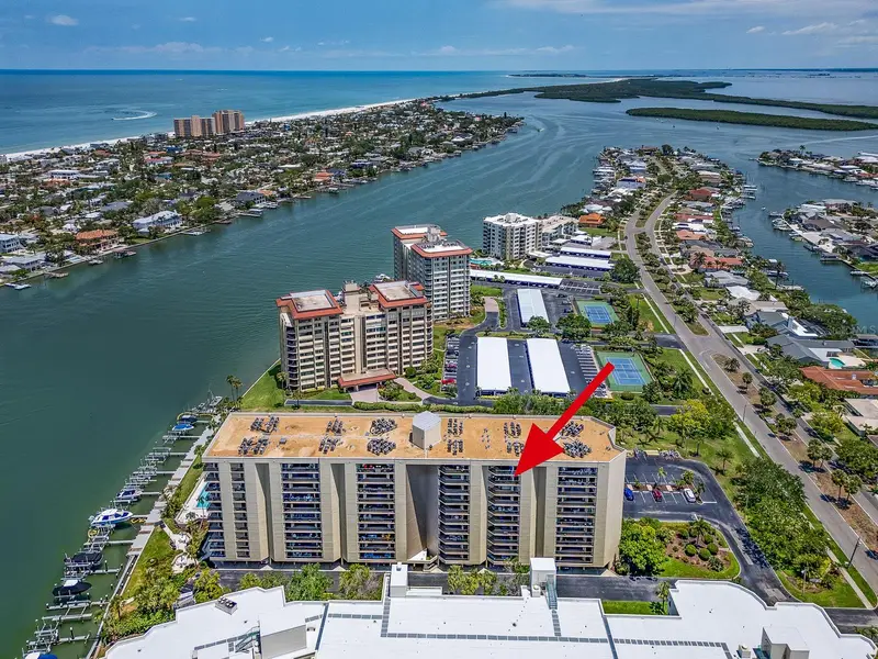 690 Island Way #1011, FL