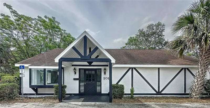 2017 W Main St, FL