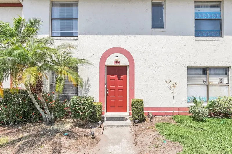 1612 Sandy Point Sq #56, FL