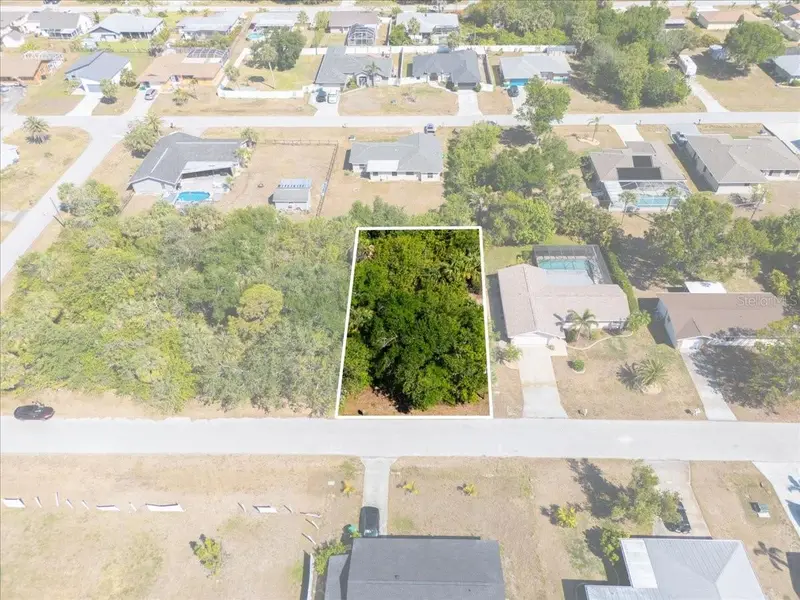 868 Mensh Ter Nw, FL