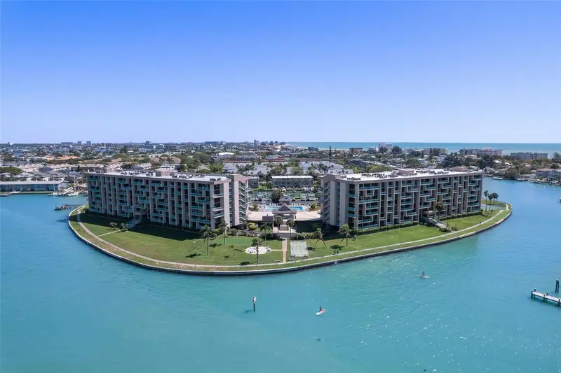 1 Key Capri #303e, FL