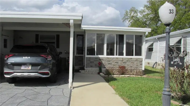 33 Edinburgh Dr, FL